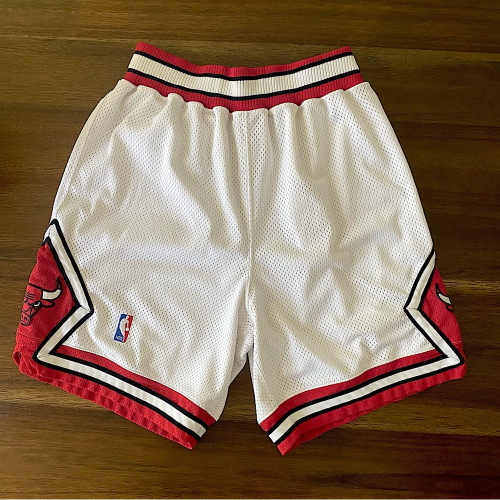 97-98 Nike Chicago Bulls Team Sports Shorts size 36 men’s large (rare/vintage)